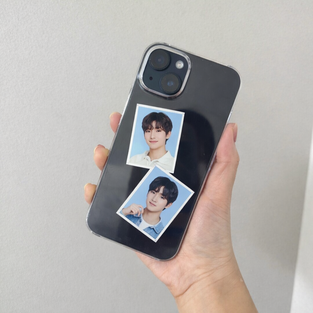 スマホ裏に推し証明写真を挟む